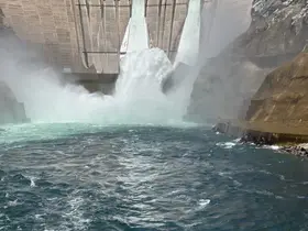 Karakaya Barajında su tahliyesi devam ediyor
