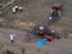 Karaman’da devrilen traktörün altında kalan sürücü hayatını kaybetti
