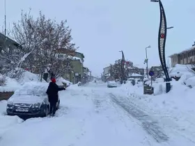 Karlıova’da kar ve tipi hayatı olumsuz etkiledi
