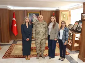 Kars Kızılay Şubesi’nden İl Jandarma Komutanı Coşkun’a hayırlı olsun ziyareti
