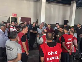 Karşıyaka Belediyesinde maaş alamayan işçiler süresiz iş bıraktı

