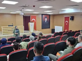 Kars’ta Aile ve Sosyal Hizmetler personeline teknoloji bağımlılığı eğitimi
