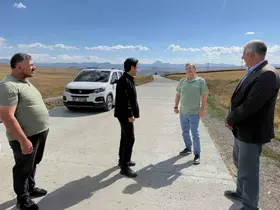 Kars’ta köy yollarına beton konforu: Şehitemin ve Gecikmez grup yolunda çalışmalar sürüyor
