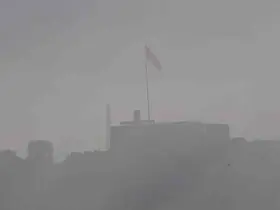 Kars’ta sis etkili oldu, tarihi Kars Kalesi sis bulutlarında kayboldu
