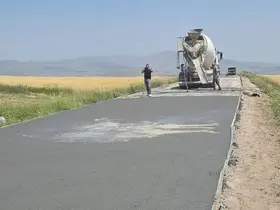 Kars’ta yol yatırımları hız kesmiyor: Asfalt, beton yol ve parke taşı çalışmaları sürüyor
