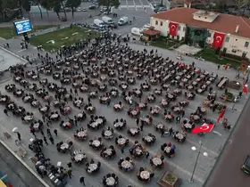 Kasapoğlu ve Vali Özkan vatandaşlarla iftarda buluştu
