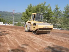 Kaş’ın üç mahallesini bağlayan 16 kilometrelik yol asfaltlanıyor
