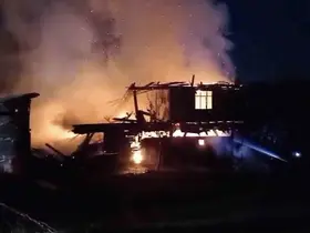 Kastamonu’da alevlere teslim olan iki katlı ev küle döndü
