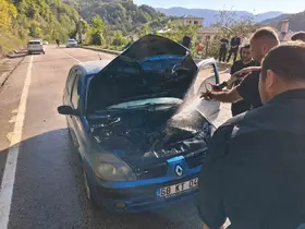 Kastamonu’da seyir halindeki otomobilde çıkan yangını itfaiye söndürdü
