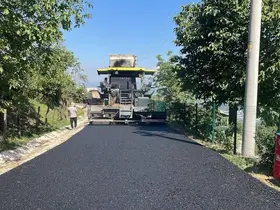 Kavakbıçkı köyünde sıcak asfalt çalışması
