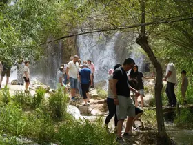 Kavurucu sıcaklarda Girlevik Şelalesi ziyaretçilerin akınına uğruyor
