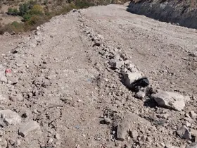 Kaya düşmeleri ve heyelan sonrası yeni yol yapılıyor
