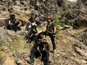 Kayalık alanda mahsur kalan oğlaklar itfaiye ekibince kurtarıldı
