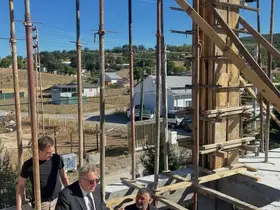 Kaymakam Helvacı, köy konağı inşaatını inceledi
