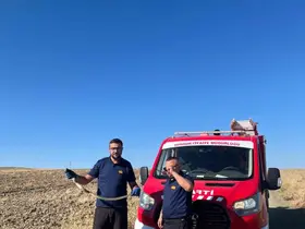 Kaymakamlık bahçesinde bulunan yılan doğaya bırakıldı
