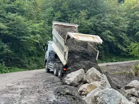 Kaynaşlı’da heyelan sonrası yol güvenliği için çalışma
