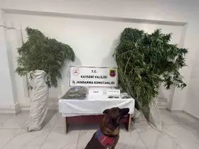 Kayseri’de 15 yıl kesinleşmiş hapis cezasıyla aranan şahıs yakalandı
