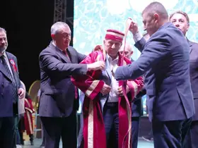 KAYSO’nun Yılın Ahisi Mustafa Suat Köylüoğlu haftan giydi
