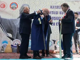 KAYÜ Rektörü Karamustafa’ya ’2025 Yılı Ahilik Özel Ödülü’ verildi
