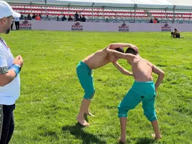 Keçiören’de genç pehlivanlar er meydanına çıktı
