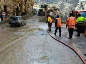 Kemaliye’de sağanak ve dolunun ardından yollar yeniden ulaşıma açıldı
