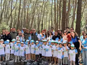 Kemer’de minik ellerden çevre temizliği
