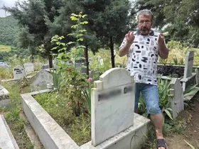 Kiracısına ulaşamayan ev sahibinden dikkat çeken protesto

