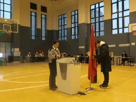 Kırgızistan’da halk erken parlamento seçimleri için sandık başında

