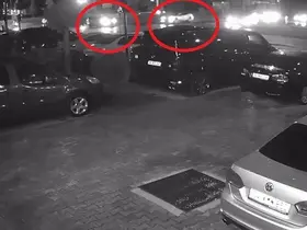 Kırmızı ışıkta geçen otomobil sürücüsü kaza yaptı... O anlar kamerada
