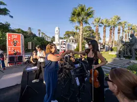Kızı keman çaldı, anne yönetti

