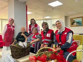 Kızılay’dan huzurevi sakinlerine fındık ikramı
