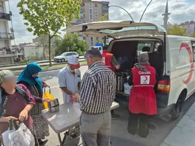 Kızılay’dan ihtiyaç sahibi ailelere sıcak yemek desteği
