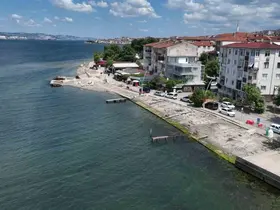 Kocaeli’nin gözde sahili Değirmendere’de dalgakıran ve yeni yol mesaisi
