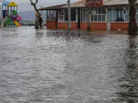 Kocaeli’yi lodos vurdu, yollar göle döndü

