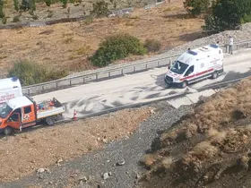 Kontrolden çıkan tırdan atlayan sürücü ve yanındaki kişi yaralandı
