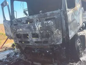 Konya’da TIR yangını! Alevler çekicinin tamamını sardı