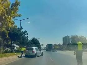 Konya’da arızalanan araç için trafik ekipleri seferber oldu
