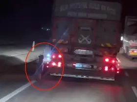 Köpeği kamyonetin arkasına bağlayıp sürükledi
