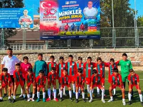 Körfez’de vefat eden saha komiseri Sayarı anısına minikler futbol şenliği
