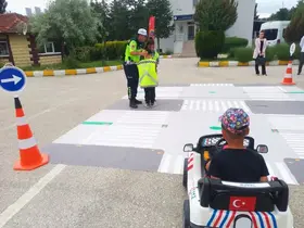 Koruma altındaki çocuklardan jandarma teşkilatına anlamlı ziyaret
