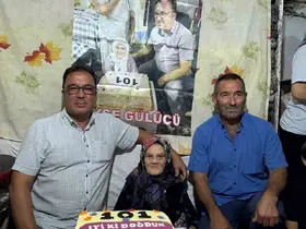 Köy halkı 101 yaşına giren kadına pasta kesti
