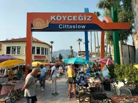 Köyceğiz’de ikinci el pazarı sıcak havadan etkilendi
