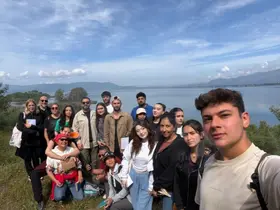 Köyceğiz’de Yüksekokul öğrencileri doğada bitkileri inceledi
