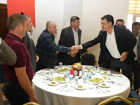 Kozan’da muhtarlar aynı sofrada buluştu
