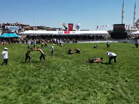 Kula Er Meydanı’nda Başpehlivan Feyzullah Aktürk
