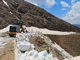 Kulp’ta çığ ve heyelan nedeniyle hasar gören yollar onarılıyor
