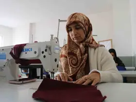Kursiyerlerin diktiği pijama ve eşofmanlar ihtiyaç sahiplerine ulaştırılıyor
