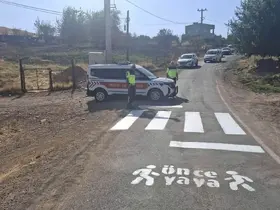 Kurtalan’da okul önlerinde yaya geçidi çalışması
