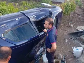 Kurtalan’da otomobil evin bahçesine uçtu: 4 yaralı

