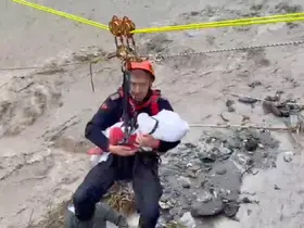Kurtarma operasyonunda ninni söyleyerek bebeği uyutan AFAD personeli o anları anlattı
